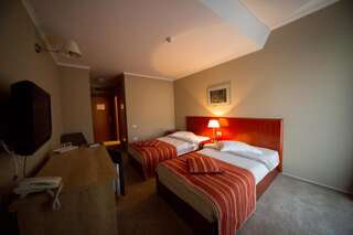 Отель Hotel Atrium Тыргу-Секуеск Двухместный номер с 2 отдельными кроватями-3