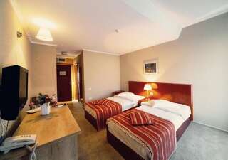 Отель Hotel Atrium Тыргу-Секуеск Двухместный номер с 2 отдельными кроватями-4